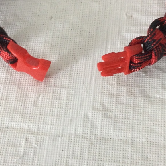 Red and Black Paracord Bracelet hand made New - Picture 5 of 5